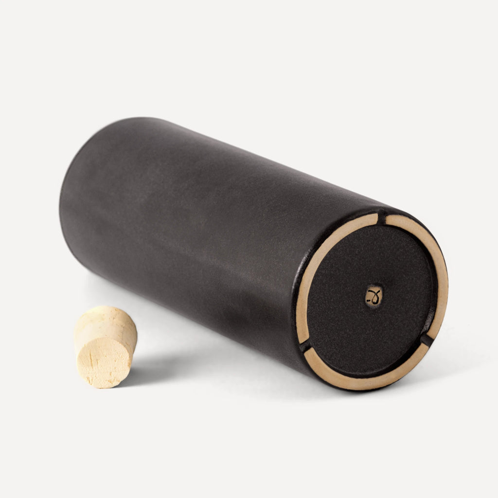 Araque | Handmade Ceramic Bottle - Anthrazit Matte Black - 560 ml