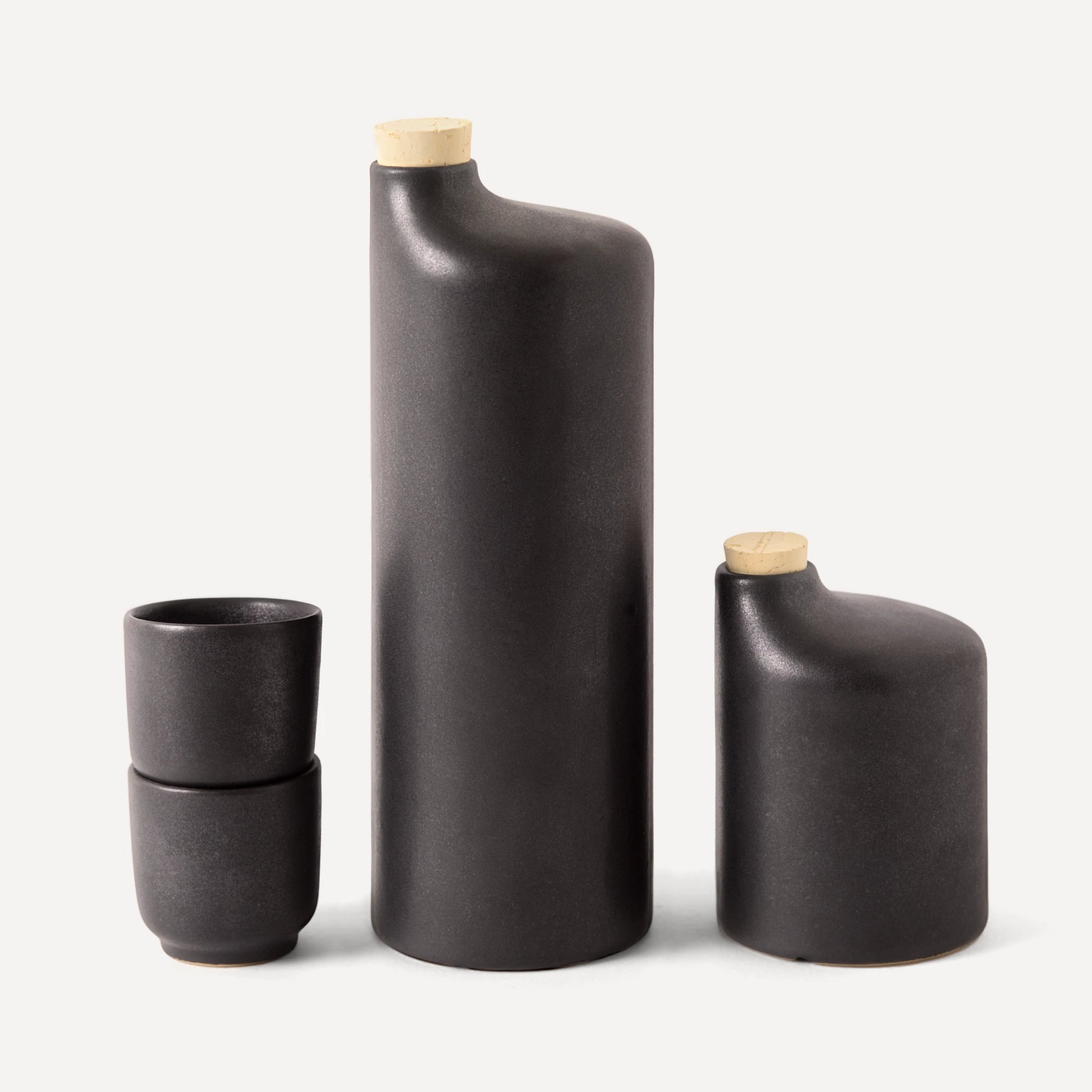 Araque | Handmade Ceramic Bottle - Anthrazit Matte Black - 560 ml